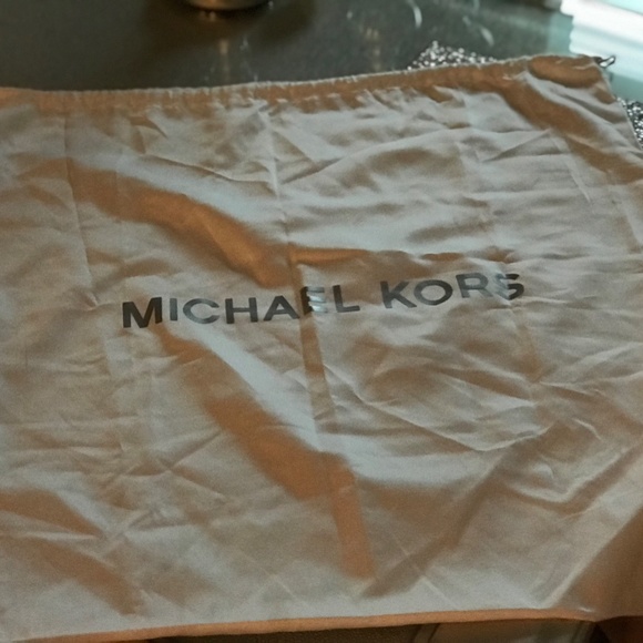 Micheal Kors tote - Picture 8 of 8